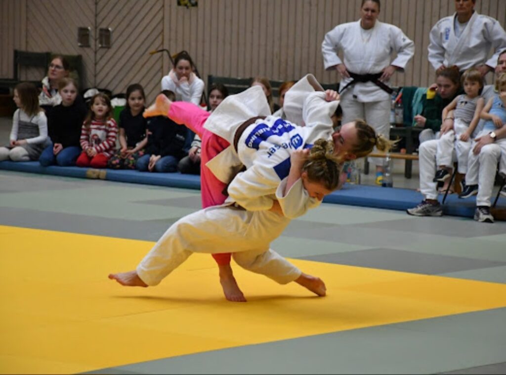 Esther Hanus siegt durch vollen Körpereinsatz