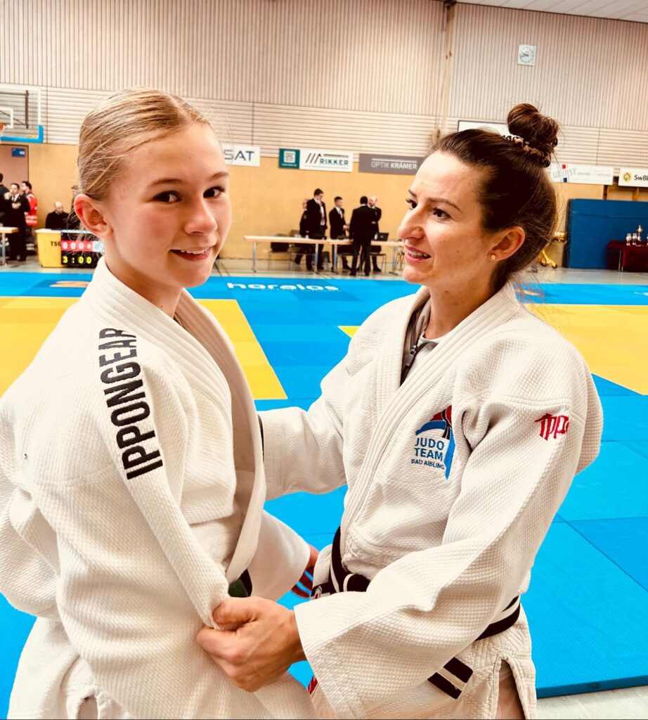 Luise Wachtel, links mit Trainerin Anamaria Budiu