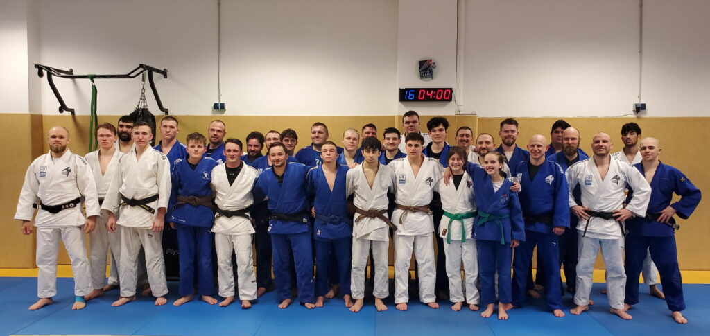 Gruppenbild der Teilnehmer am Trainlingslager zum Saisonstart