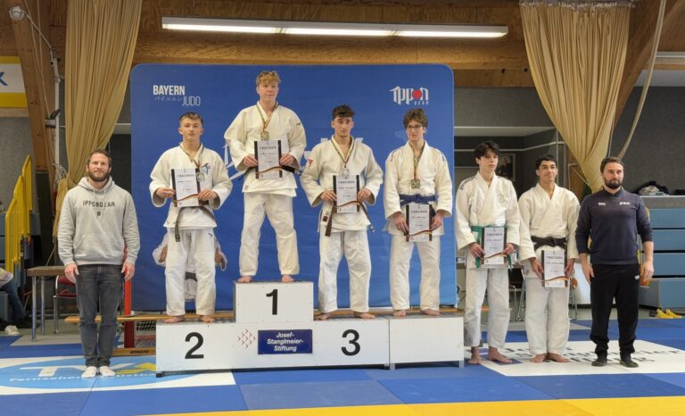 Maxim Weisser auf dem Siegertreppchen auf Platz 2