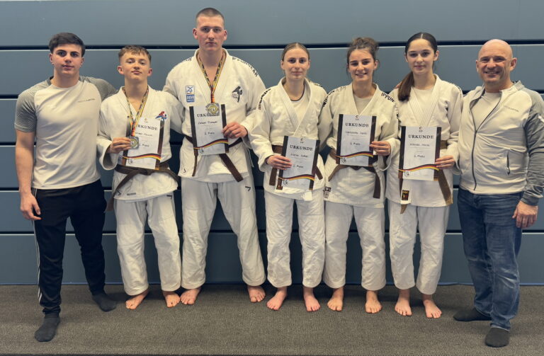 Gruppenbild der erfolgreichen KSV-Judoka nach dem Turnier