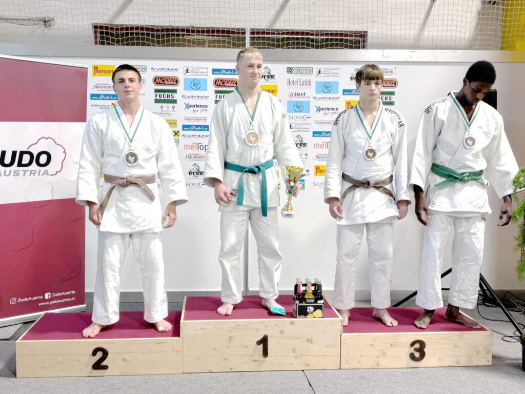 Stefan Holzmaier, links, mit der Silbermedaille