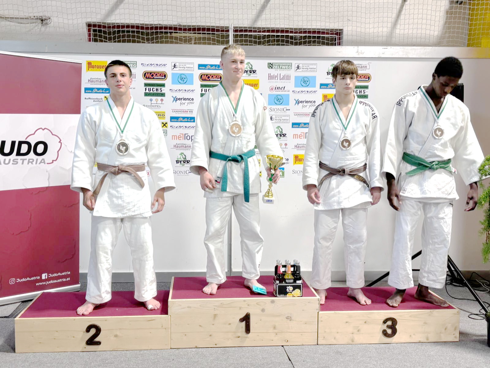 Stefan Holzmaier, links, mit der Silbermedaille