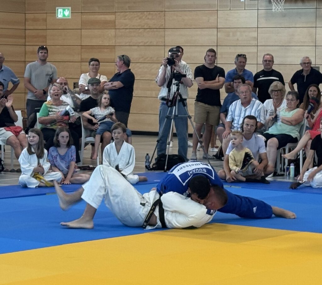 Siegte mit einer Festhaltetechnik, Mohamed-Montassar Rouahi gegen den Großhaderner Jan Wichmann