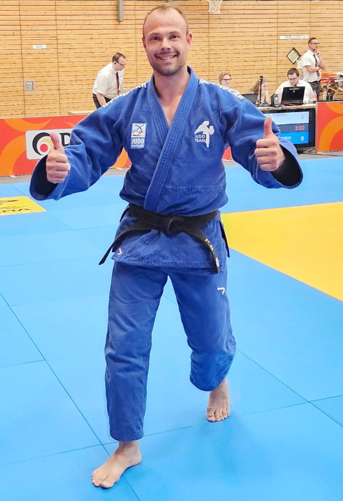 Freude nach dem Sieg - Robert Buendowski ist Deutscher Meister