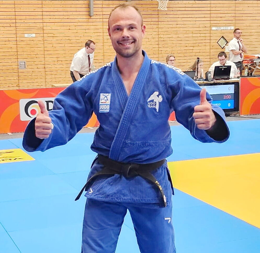 Freude nach dem Sieg - Robert Buendowski ist Deutscher Meister
