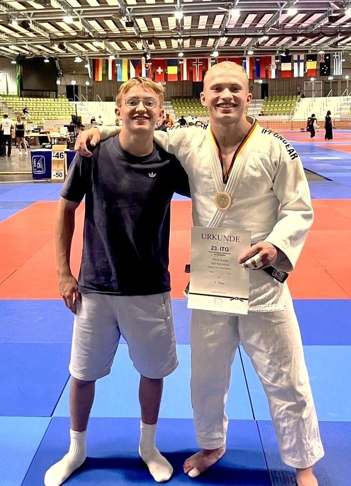 Glückliche Geschwister - Patrick Weisser holte Bronze mit seinem Bruder Maxim