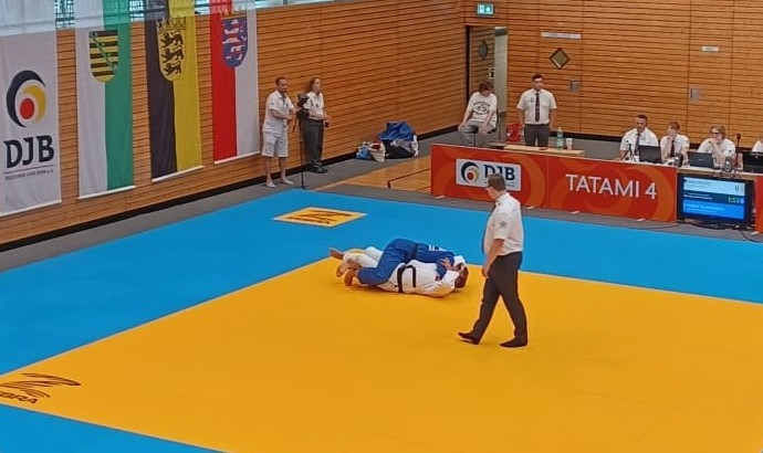 Buendowski, in blau, siegt gegen Poilito