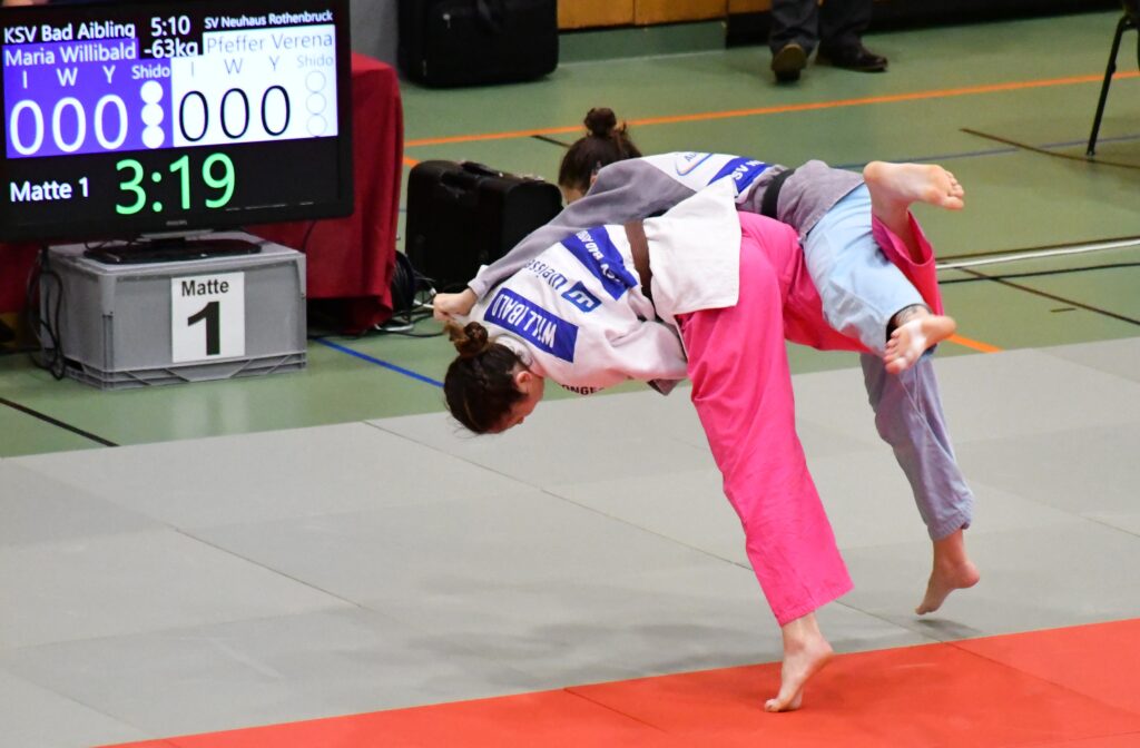 Maria Willibald mit einem fulminanten Innenschenkelwurf