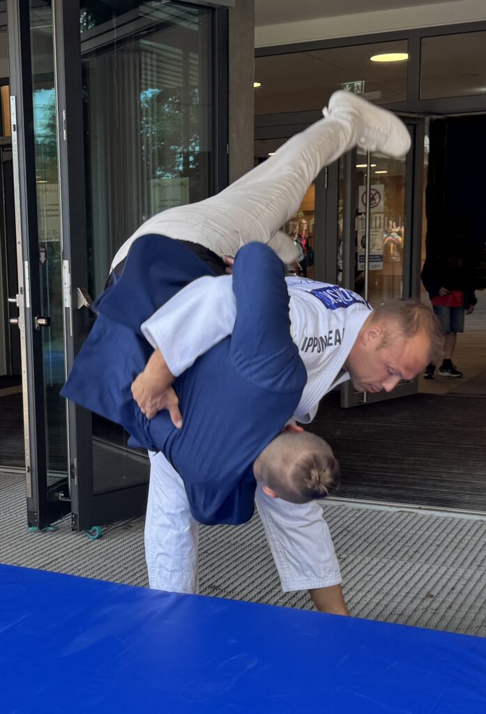 Flugstunde mit Judo-Ass Robert Buendowski - Schulrausschmiss an der St. Georg-Schule