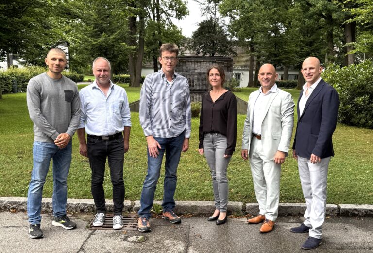 Kampfsportrepräsentanten in Bad Aibling, von rechts - Florian Speigel, Denis Weisser, Nicole Frey-Skrynecki, Thorsten Fischer, Thomas Ruff und Roman Schneider