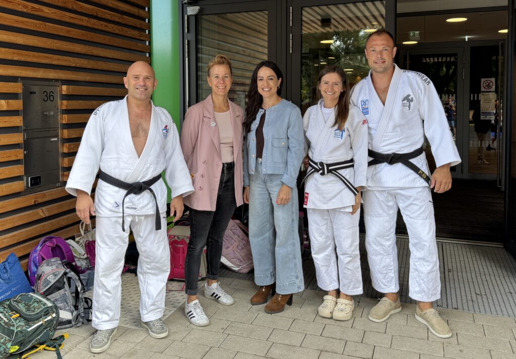 Spaß am letzten Schultag - Denis Weisser, Anabel Metz, Kathrin Baumeister, Anamaria Budiu und Robert Buendowski, v. l.