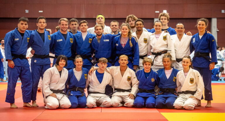 Patrick Weisser, unten Mitte, mit den Deutschen Judoka in Spanien