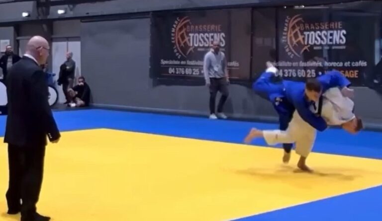 Patrick Weisser, in Weiß, mit einem schönen Hüftwurf