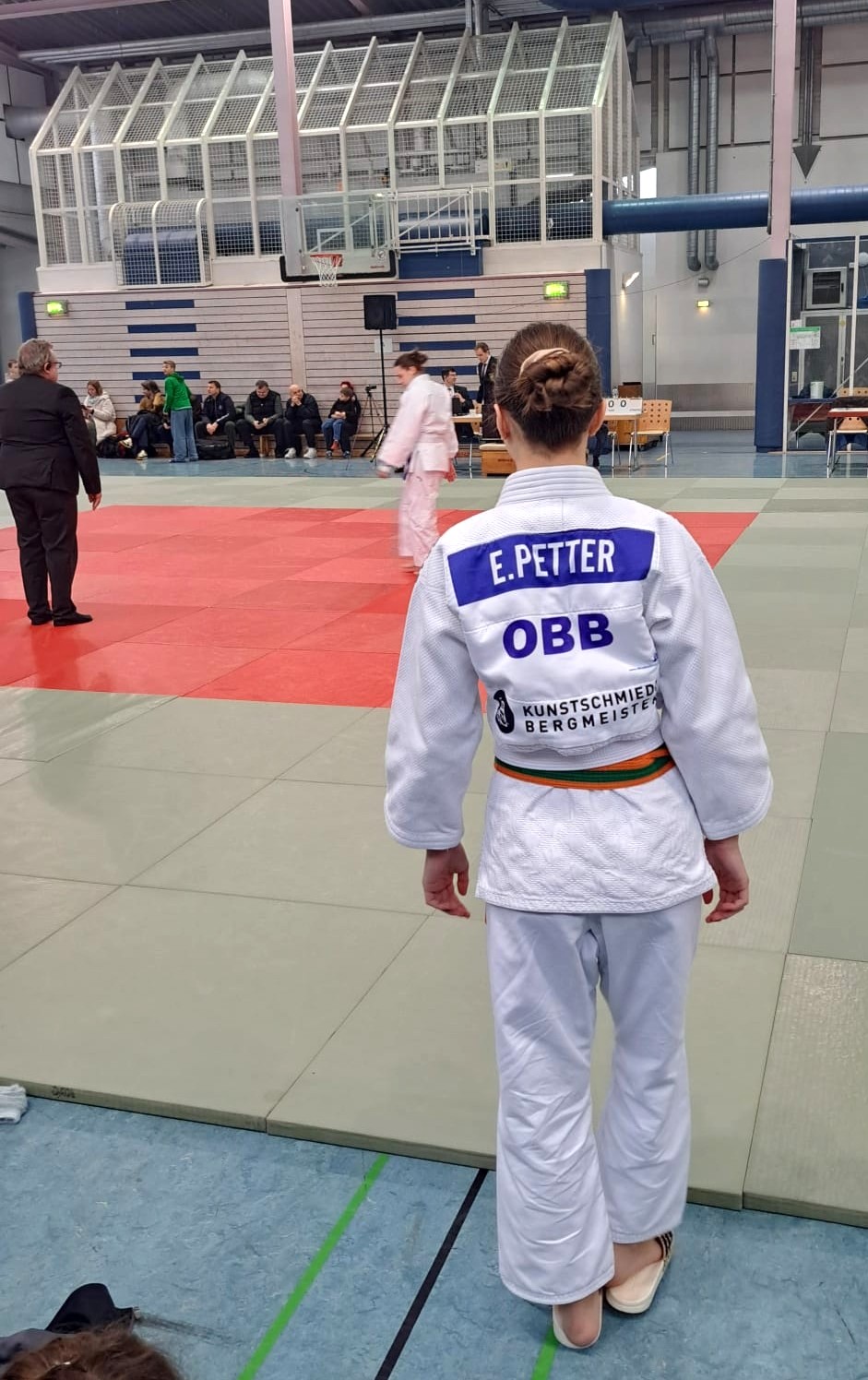 Evelyn Pettter wartet auf Ihren Einsatz