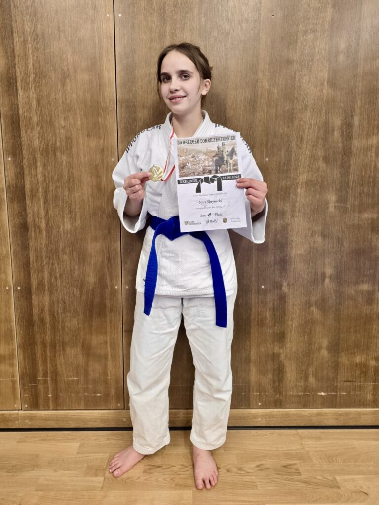 Nora Skrynecki freut sich über Gold in Bamberg