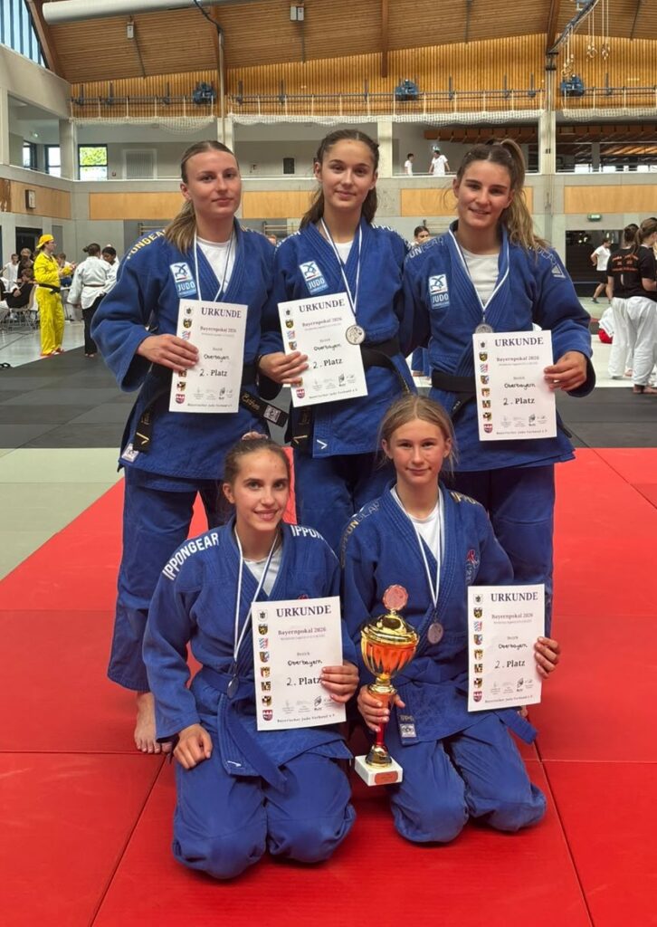Die KSV-Judodamen mit dem Bayernpokal-Silber, Bild KSV Bad Aibling