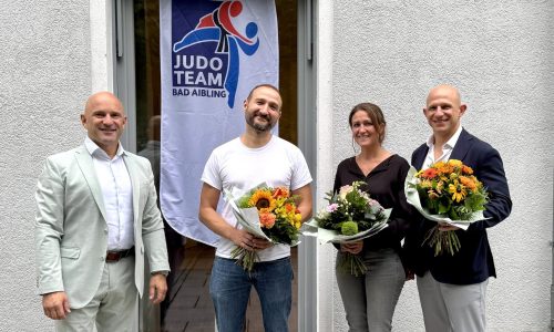 Denis Weisser, links, verabschiedet den Vorstand des Fördervereins – Florian Osterloher, Nicole Frey-Skrynecki und Florian Speigel, v. l. Denis Weisser, links, verabschiedet den Vorstand des Fördervereins - Florian Osterloher, Nicole Frey-Skrynecki und Florian Speigel, v. l.