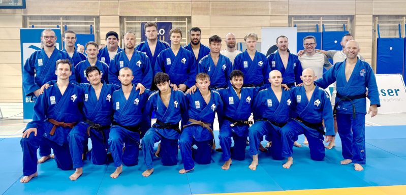Die KG Aibling-Grafing nach dem Match gegen den 11-fachen Deutschen Mannschaftsmeister Die KG Aibling-Grafing nach dem Match gegen den 11-fachen Deutschen Mannschaftsmeister
